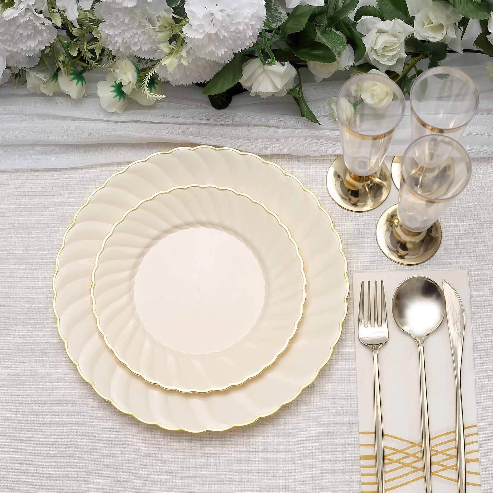 10 Pack Ivory / Gold Flair Rim Plastic Dinner Plates, Round Disposable Party Plates 10"