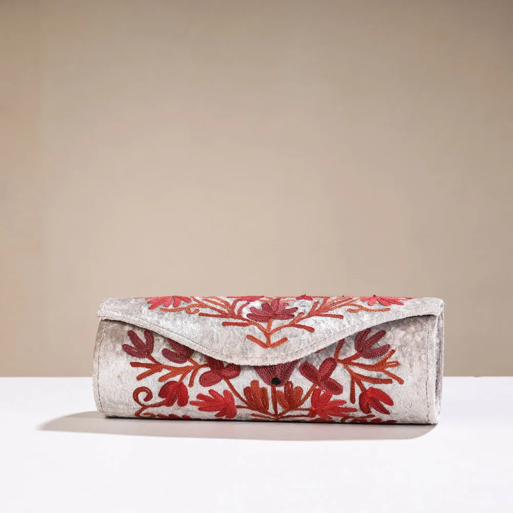 White - Chain Stitch Crewel Hand Embroidery Velvet Clutch